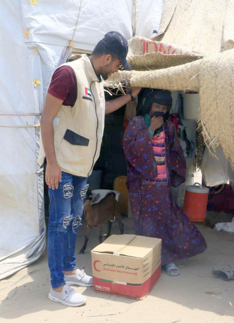 الإمارات تواصل تقديم مساعداتها الإغاثية للشعب اليمني