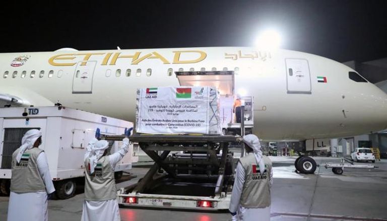 الإمارات ترسل طائرة مساعدات إلى بوركينا فاسو لمكافحة كورونا