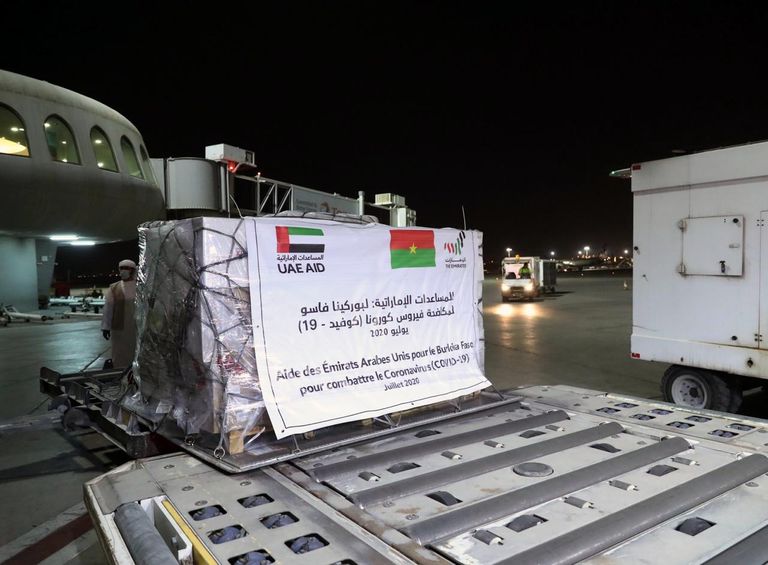 الإمارات ترسل طائرة مساعدات إلى بوركينا فاسو لمكافحة كورونا