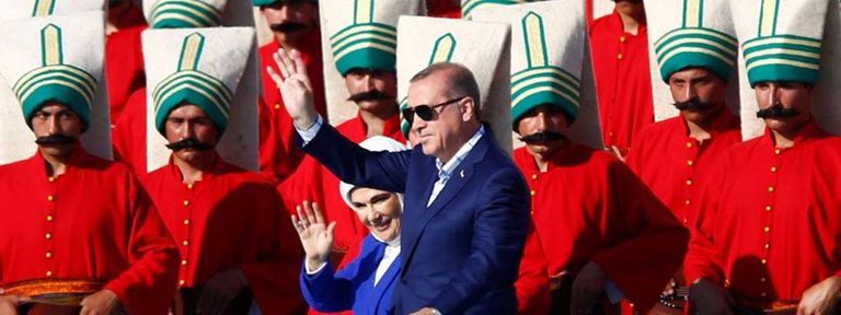 أردوغان يعيش أوهام الدولة العثمانية السراج وضع خيرات وأرض ليبيا تحت وصاية أردوغان