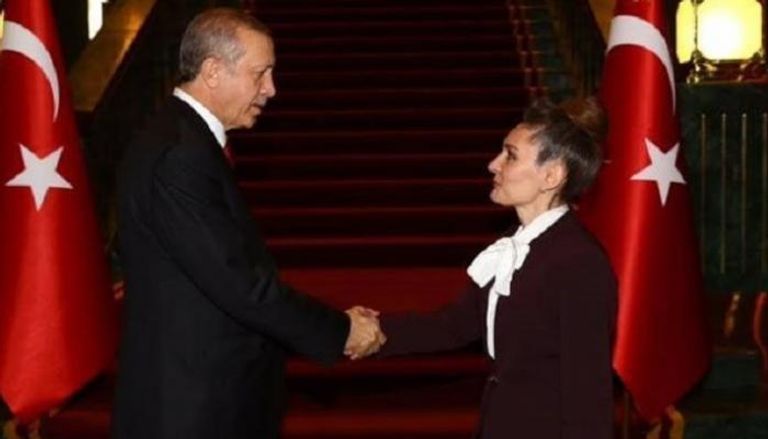 أردوغان والسفيرة التركية في كوسوفو