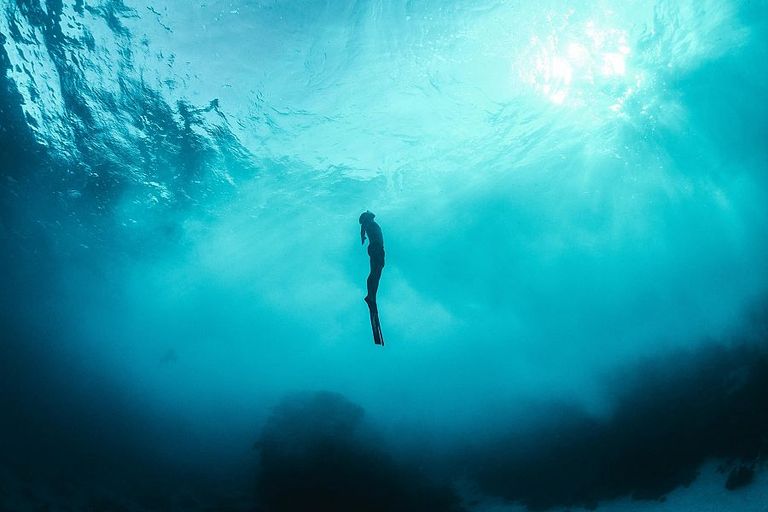 الغطس في مياه مشروع "أمالا" السعودي