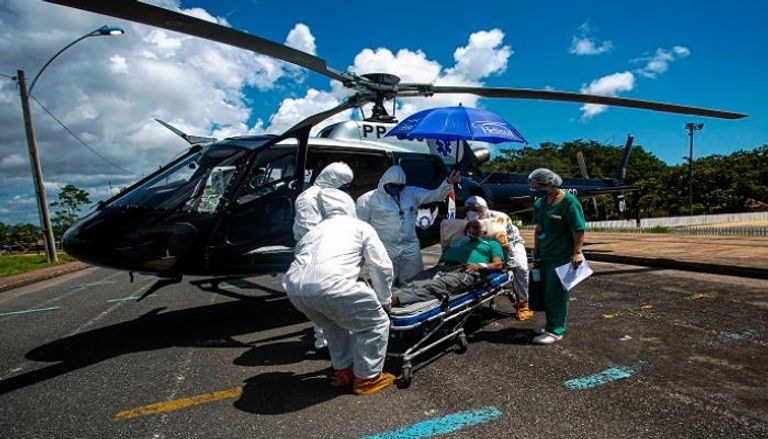 جانب من عملية إسعاف المصابين جوا في البرازيل - أ.ف.ب