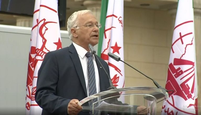 مارتن باتزلت نائب بالبرلمان الألماني خلال مشاركته في مؤتمر المعارضة الإيرانية