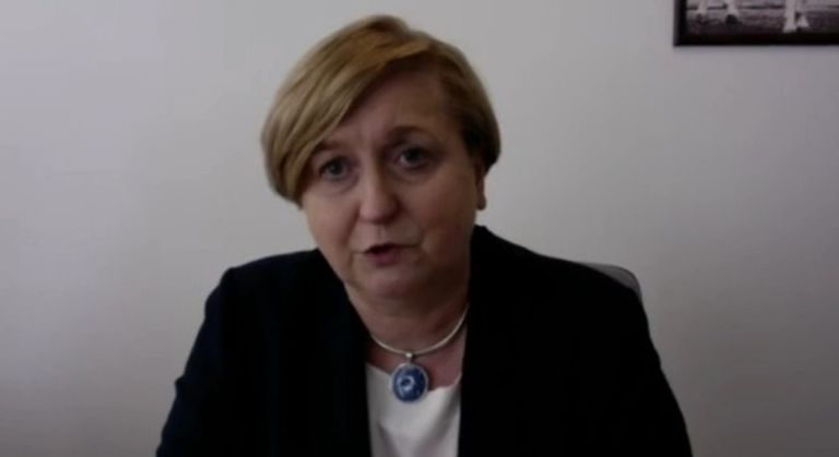 آنا فوتيجا عضو البرلمان الأوروبي خلال مشاركتها في مؤتمر المعارضة الإيرانية