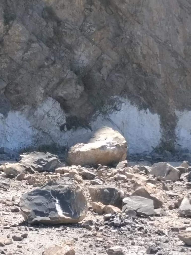 آثار الهزة الأرضية القوية التي ضربت محافظة ميلة شرق الجزائر