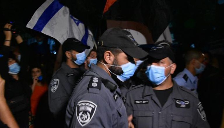 عناصر شرطة إسرائيليين بالكمامات - أرشيفية