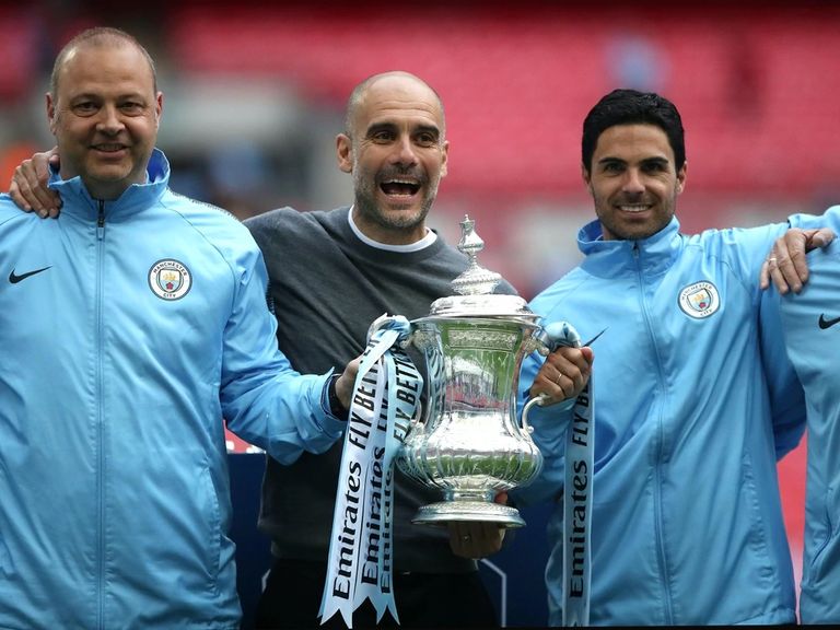 أرتيتا وجوارديولا في نادي مانشستر سيتي