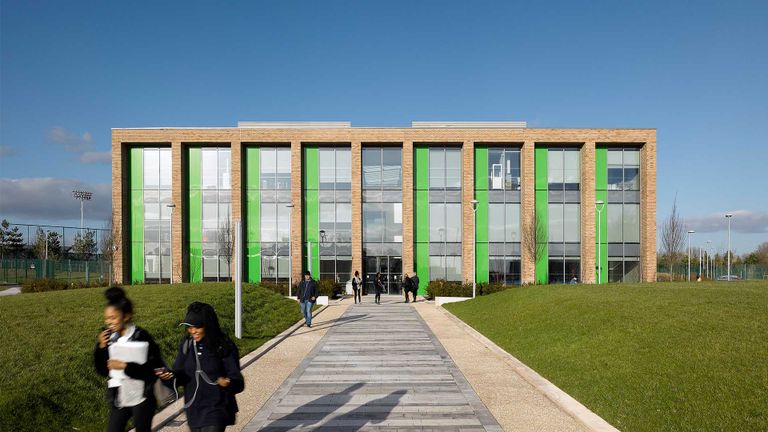 مدرسة كونيل مانشستر سيتي