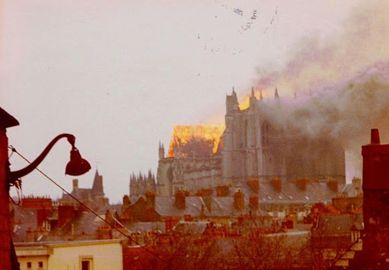 صورة أرشيفية لحريق كاتدرائية نانت عام 1972 صورة أرشيفية لحريق كاتدرائية نانت عام 1972