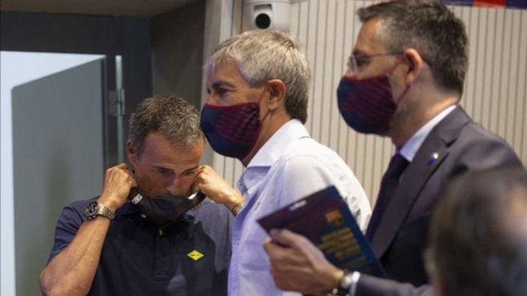 كيكي سيتين مدرب برشلونة الإسباني كيكي سيتين مدرب برشلونة الإسباني