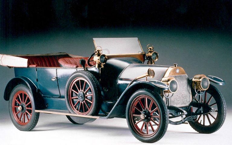 ما هي اول سيارة صنعت في العالم