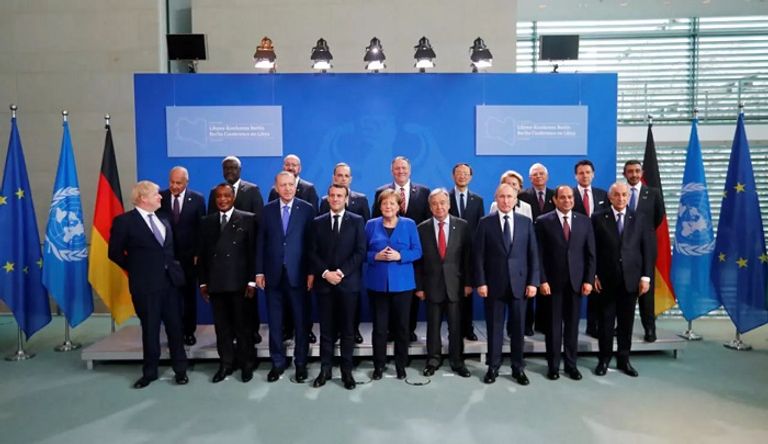 الأمين العام المساعد للجامعة العربية خلال المقابلة