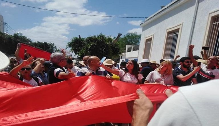 جانب من الوقفة الاحتجاجية لأنصار