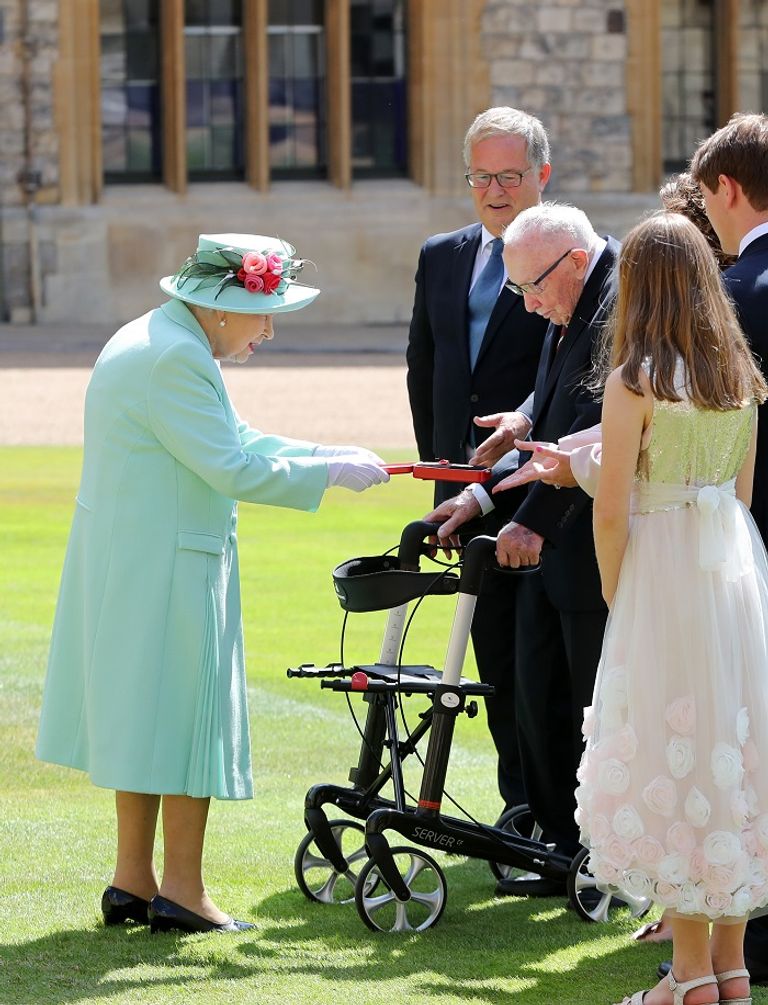 الملكة إليزابيث وتوم مور