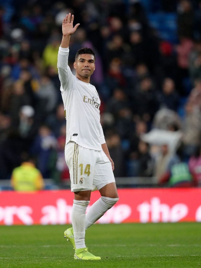 البرازيلي كاسيميرو لاعب خط وسط ريال مدريد سيرخيو راموس وكريم بنزيمة ثنائي ريال مدريد