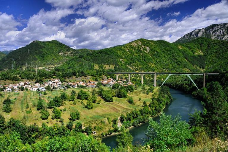 مدينة جابلانيكا من أفضل الأماكن السياحية في البوسنة والهرسك مدينة فيسيغراد واحدة من أشهر المعالم السياحية في البوسنة والهرسك