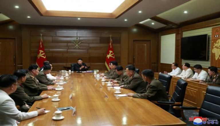 جانب من اجتماع كيم مع اللجنة العسكرية المركزية