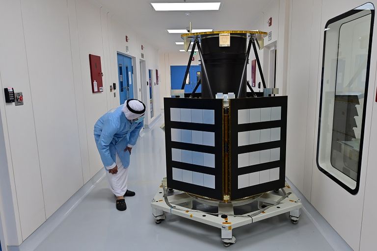 مسبار الأمل الإماراتي خلال مرحلة الفحوص النهائية