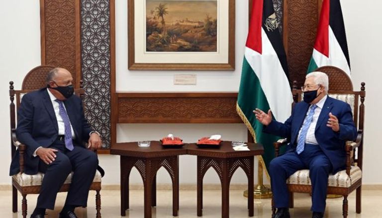 الرئيس عباس مستقبلا وزير الخارجية المصري في رام الله