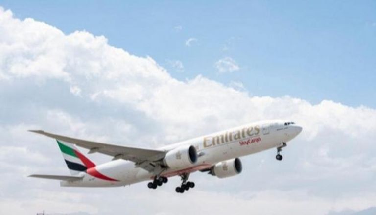 طائرة تتبع شركة الإمارات للشحن الجوي