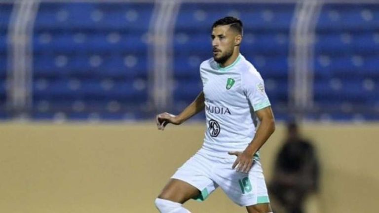 الجزائري يوسف بلايلي لاعب الأهلي السعودي سلمان المؤشر لاعب الأهلي السعودي