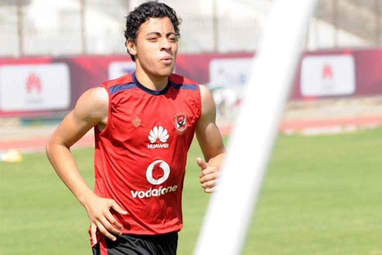 أكرم توفيق لاعب وسط الأهلي المصري الأهلي المصري