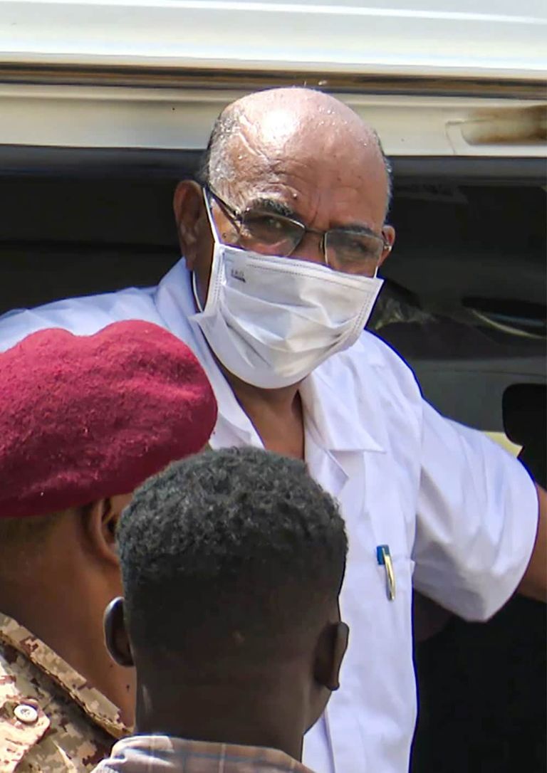 عمر البشير محاكمة قيادات الإخوان في السودان