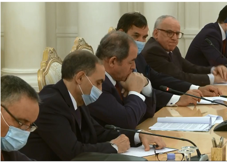 جانب من جلسة لقاء وزير الخارجية الروسي مع نظيره الجزائري وزيرا خارجية الجزائر وروسيا في موسكو