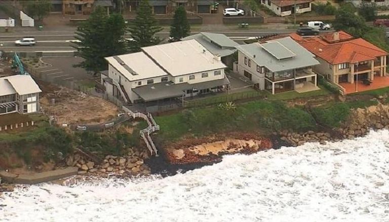 تآكل الشاطئ خطر يهدد بانهيار منازل في أستراليا