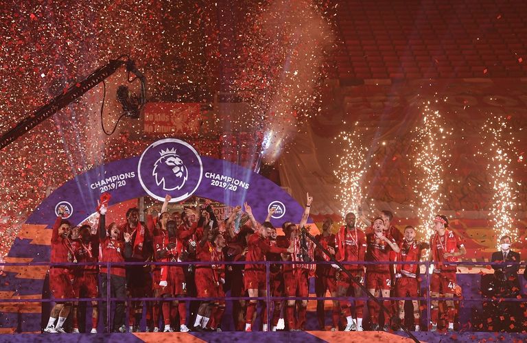 لقطات من تتويج فريق ليفربول بلقب الدوري الإنجليزي الممتاز تتويج ليفربول بلقب الدوري الإنجليزي الممتاز