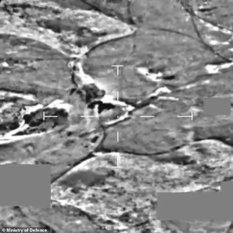 صورة أقمار اصطناعية لهجوم على موقع لداعش وزير الدفاع البريطاني بن والاس