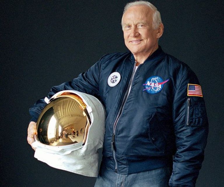 بز ألدرن مغني الراب الأمريكي كانييه ويست