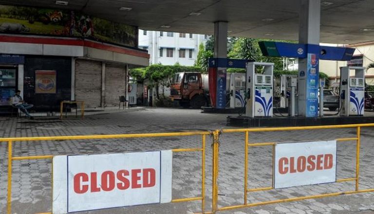 محطة وقود مغلقة في الهند - أ ف ب