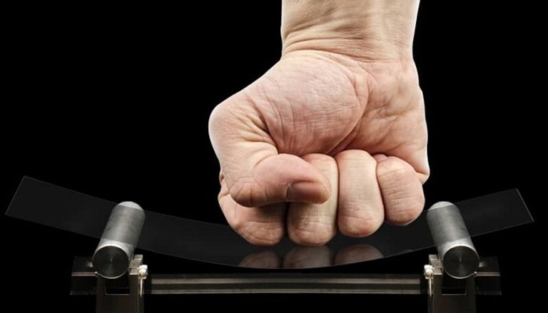 كاميرات أكثر كفاءة زجاج مضاد للكسر والجراثيم بهواتف أبل وسامسونج