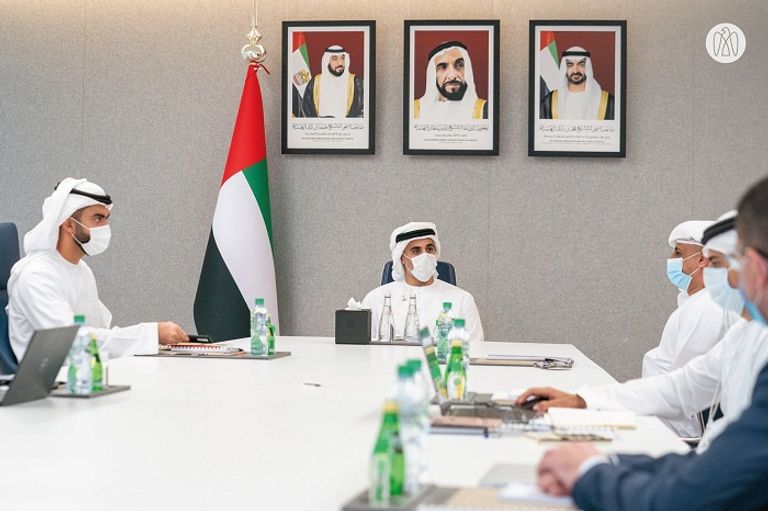 خالد بن محمد بن زايد يطلع على خطة دائرة المالية بأبوظبي 2020-2025