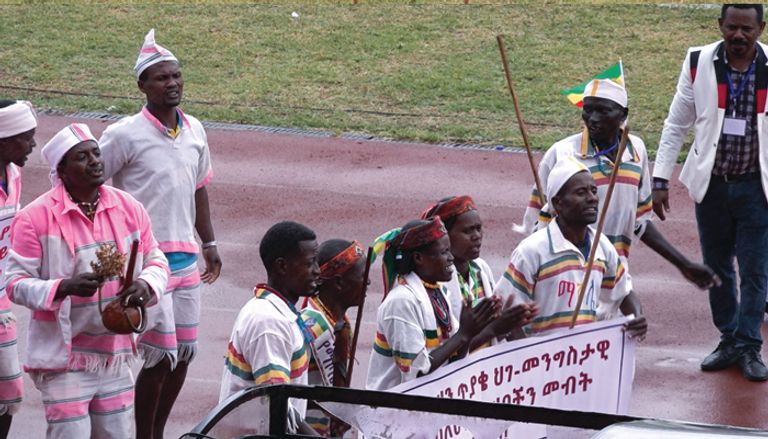 فرقة الفنون الشعبية لقومية دراشي منطقة في إقليم شعوب جنوب إثيوبيا.