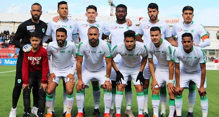 لاعبو فريق مولودية وجدة مواجهة من الدوري المغربي
