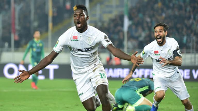 لاعبو الرجاء مواجهة من الدوري المغربي