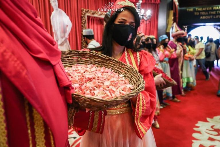 أحمد عز بعد انتهاء العرض المسرحي