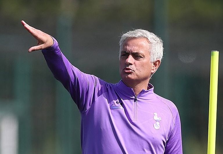 البرتغالي جوزيه مورينيو مدرب توتنهام البرتغالي جوزيه مورينيو مدرب توتنهام