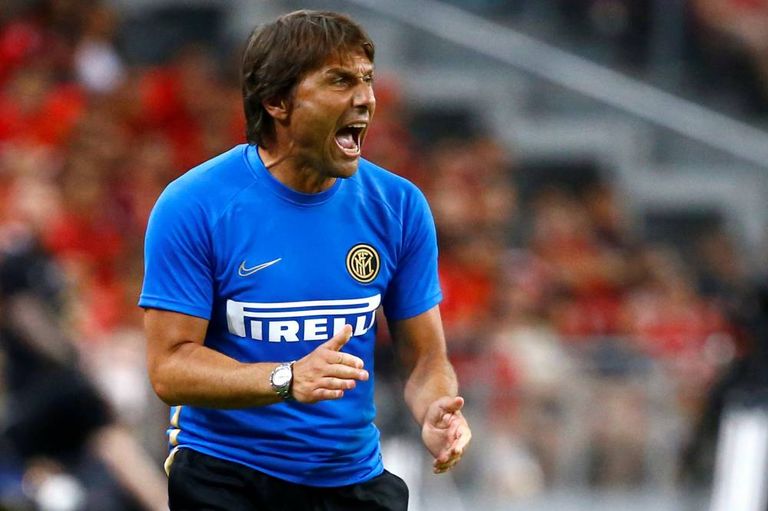 أشرف حكيمي لاعب إنتر ميلان ومدربه أنطونيو كونتي