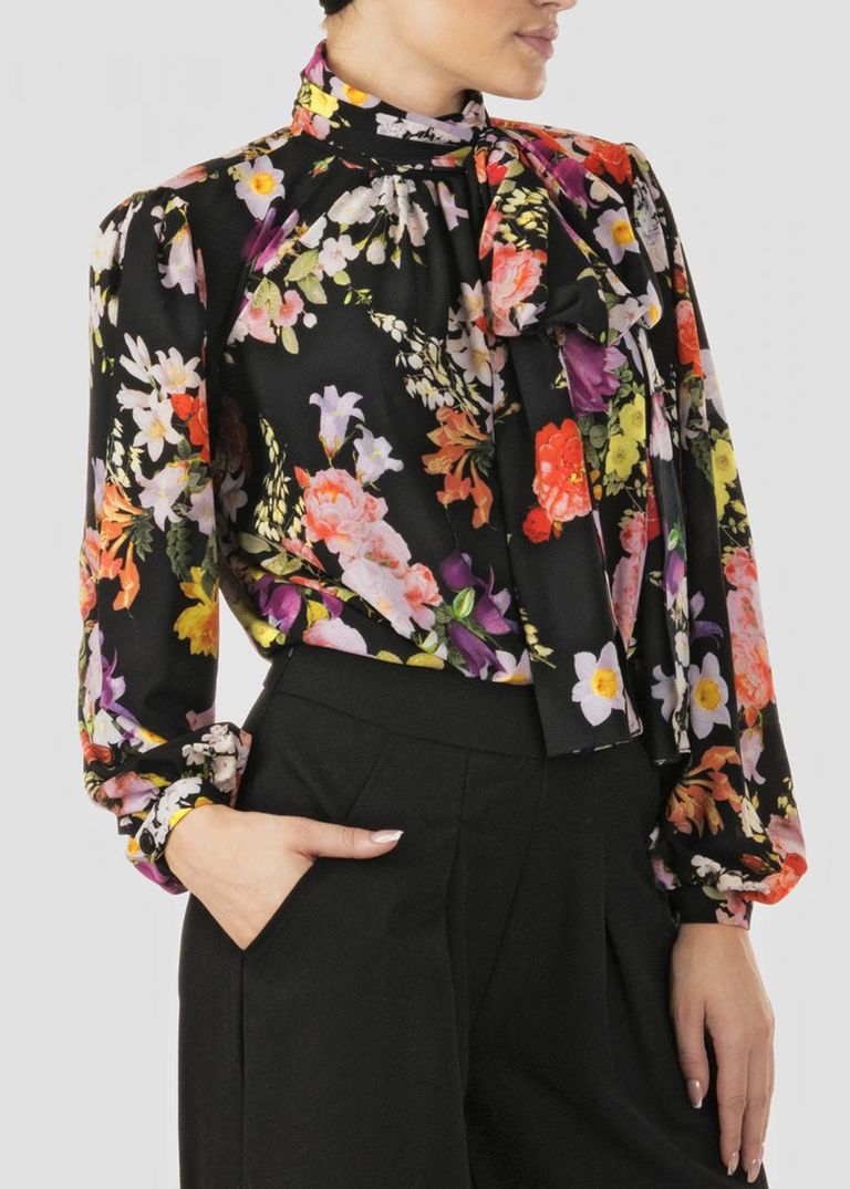 الملابس الحريرية - تعبيرية