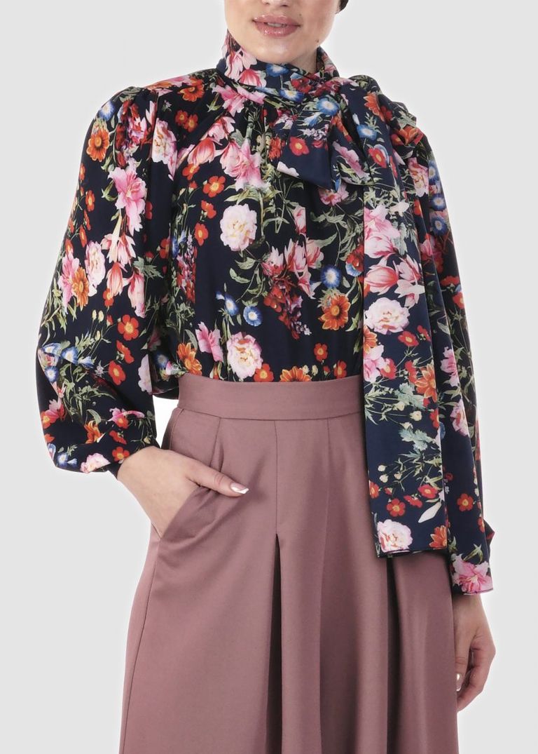 الملابس الحريرية