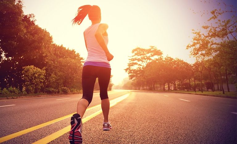 ممارسة رياضة المشي - تعبيرية 5 نصائح للحفاظ على الرجيم في العطلات الصيفية