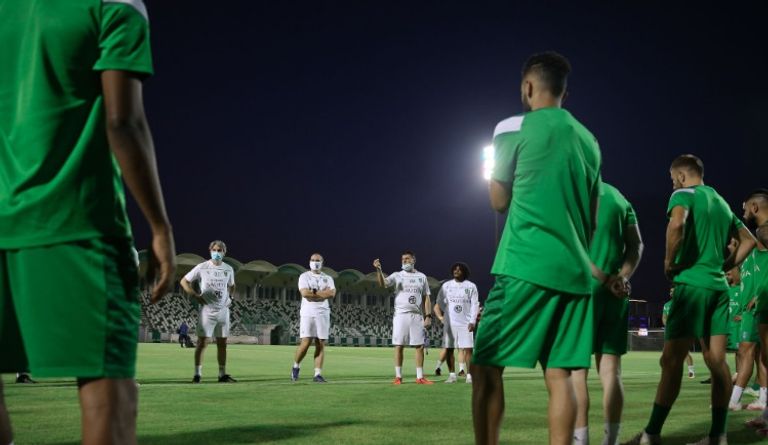 فريق الأهلي السعودي النصر والرائد