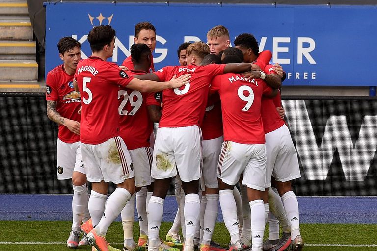 لاعبو مانشستر يونايتد يحتفلون بأحد هدفيهم أمام ليستر سيتي أولي جونار سولسكاير مدرب مانشستر يونايتد