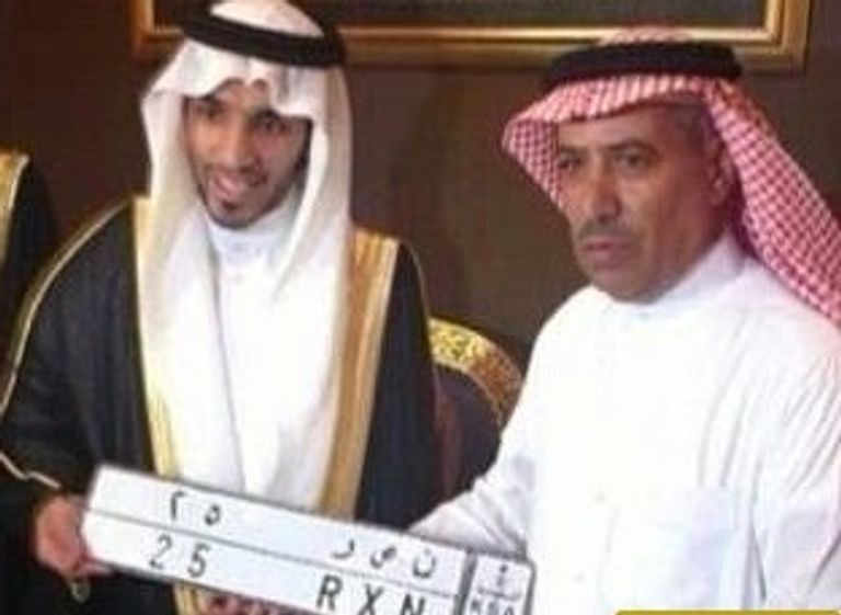 لوحة الزيلعي نجم التنس السويسري روجيه فيدرر وبقرته