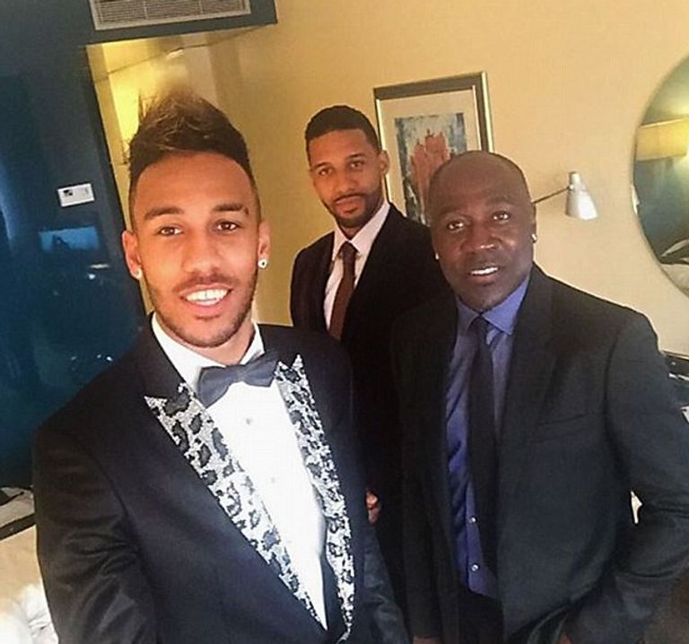 أوباميانج مهاجم أرسنال ووالده بيير إيمريك أوباميانج مهاجم أرسنال