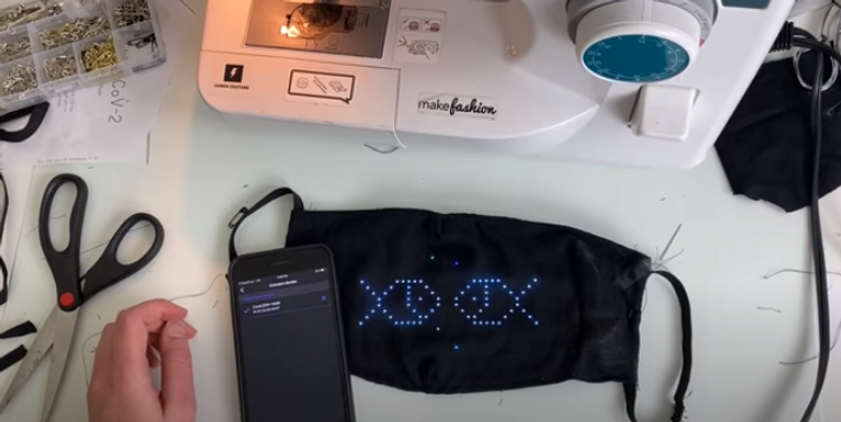 كمامة بشاشة "LED"